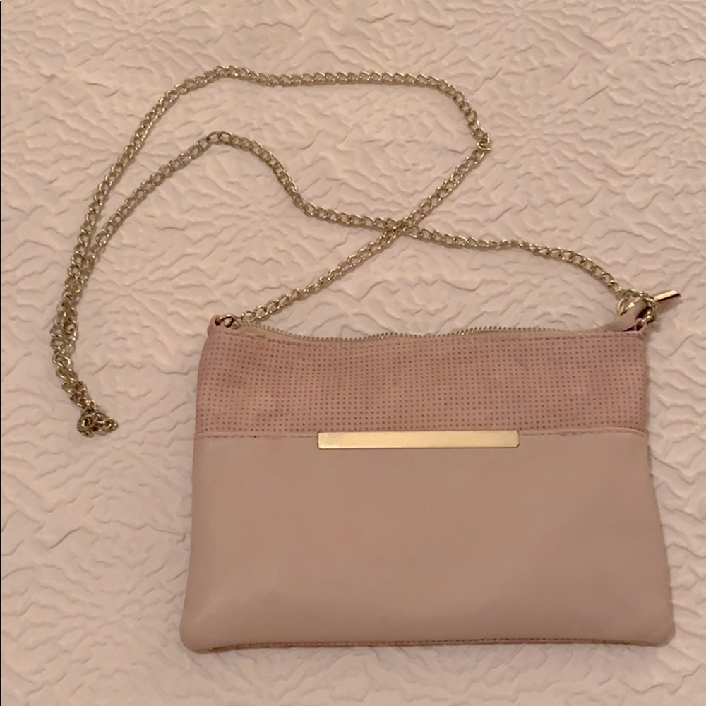 Blush crossover purse with gold chain
